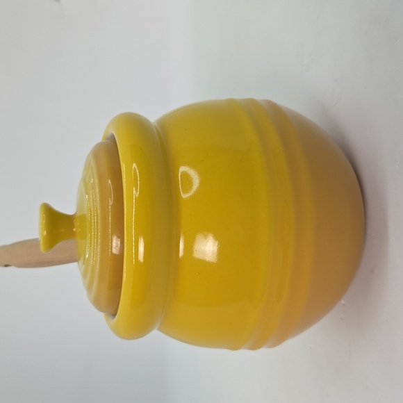 Le Creuset Yellow Ombre Ceramic Honey Pot with Wooden Dipper And Lid - Picture 10 of 16
